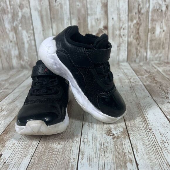 Jordan cmft low toddler 6 black white red - Picture 6 of 8